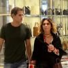 Giovanna Antonelli tirou a noite de sábado, 3 de novembro de 2018, para fazer compras com o marido, o diretor Leonardo Nogueira