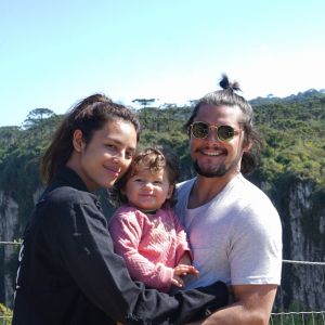 Bruno Gissoni e Yanna Lavigne publicaram um vídeo da filha, Madalena, tocando gaita