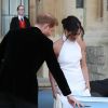 Meghan Markle usou o vestido de gola alta na recepção de seu casamento com o Príncipe Harry