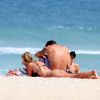 Yasmin Brunet curte com o marido, Evandro Soldati, a praia de Ipanema, na Zona Sul do Rio de Janeiro, no domingo, 31 de agosto de 2014