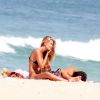 Yasmin Brunet curte com o marido, Evandro Soldati, a praia de Ipanema, na Zona Sul do Rio de Janeiro, no domingo, 31 de agosto de 2014