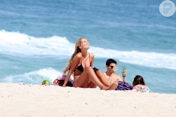Os dois aproveitaram o dia ensolarado para curtir a praia no Rio de Janeiro