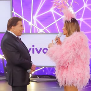 Silvio Santos disse que não abraçaria Claudia Leitte porque ia ficar 'excitado'