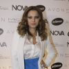 Milena Toscano foi de branco e azul ao evento da revista 'Nova'