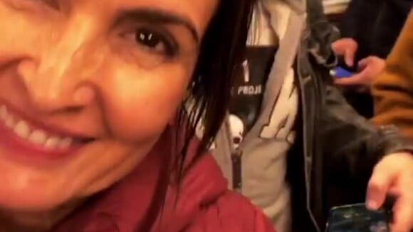 Fátima Bernardes foi 'flagrada' pelo namorado, Túlio Gadêlha, em um metrô lotado de Paris, nesta terça-feira, 13 de novembro de 2018