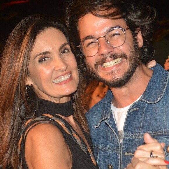 'Ótimo. Bem cheio', disse Fátima Bernardes sobre o passeio no metrô lotado de Paris