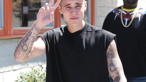 Justin Bieber foi preso novamente no Canadá após bater em van de paparazzo