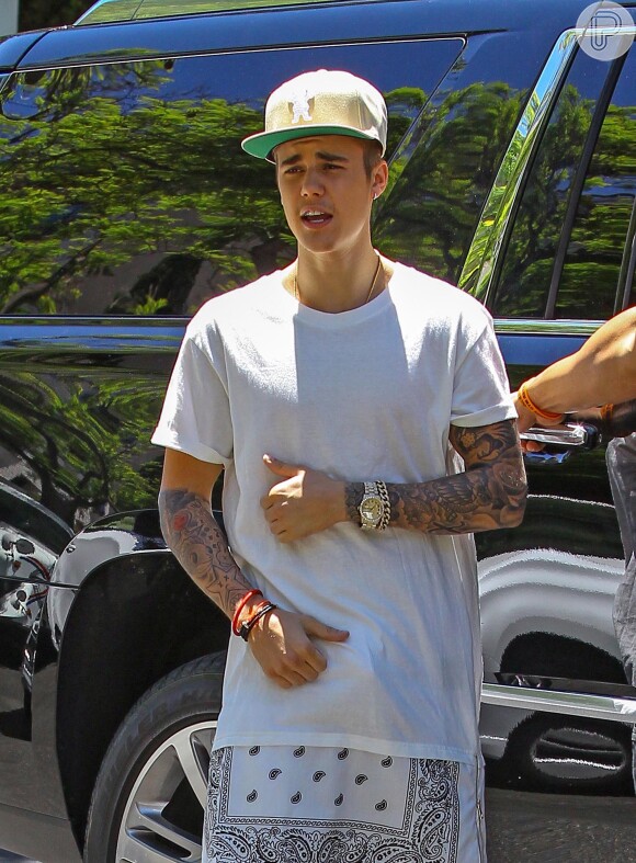 Justin Bieber bateu com seu quadriciclo na van de um paparazzo