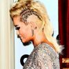 Rita Ora usa um par de brincos de diamantes de 15 quilates no GQ Men of The Year Awards 2014