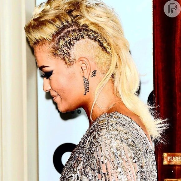 Rita Ora usa um par de brincos de diamantes de 15 quilates no GQ Men of The Year Awards 2014
