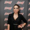 Anitta reclama da timidez masculina: 'Os homens não chegam mais'
