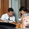 Sophie Charlotte e Daniel de Oliveira almoçam em clima de romance e descontração no Rio
