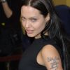 Angelina Jolie removeu em 2004 a tatuagem que tinha no braço direito em homenagem ao ex-marido, Billy Bob Thorton