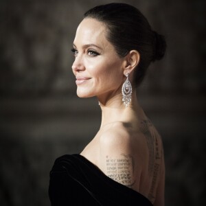 Angelia Jolie colocou as coordenadas do nascimento dos filhos no lugar da tatuagem para o ex