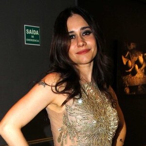Alessandra Negrini cobriu a tatuagem com nome 'Otto' por 'Amor'