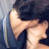 André Resende interrompeu o vídeo de Isis Valverde para tascar um beijo na mulher