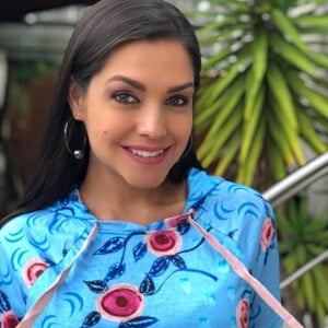 Thais Fersoza apostou na modernidade em seu estilo: t-shirt com capuz regular, uma peça criada pela estilista Patricia Bonaldi junto com a marca Hering