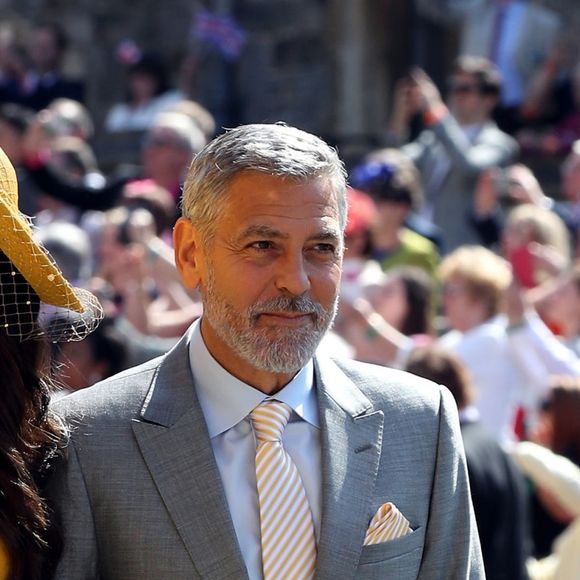George Clooney e a mulher, Amal, marcaram presença no casamento de Meghan Markle e príncipe Harry