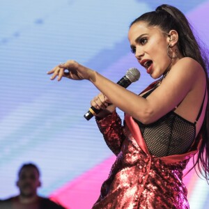 Anitta recebeu de outros apresentadores do programa o convite para que levasse Juan para o Brasil