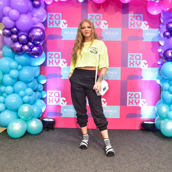 'Era pra ser uma cirurgia pequena, mas como dá pra ver, não tive tempo pra ficar de repouso, o sangue acabou não estancando', explicou Luisa Sonza