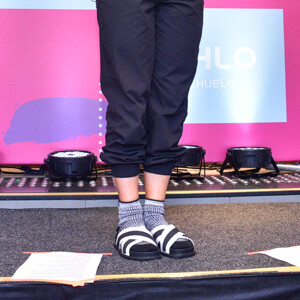 Para show, Luisa Sonza usou a nova sandália Zaxy, com estilo minimalista de duas tiras frontais em X e solado levemente anatômico