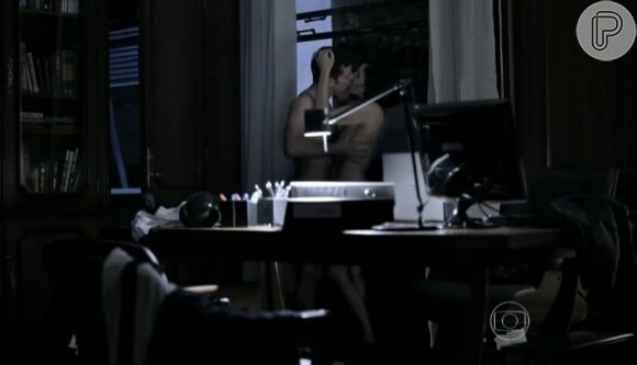 Gilda (Cássia Kiss Magro) também relembrou noite de amor com Bruno (Daniel de Oliveira) no capítulo de 'O Rebu' exibido em 17 de julho de 2014