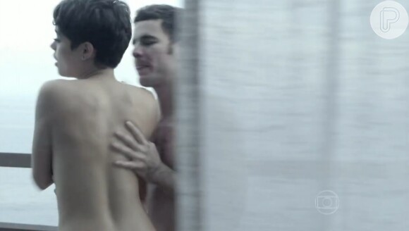 Sophie Charlotte e Daniel de Oliveira, namorados na vida real, protagonizaram cenas quentes em 'O Rebu'