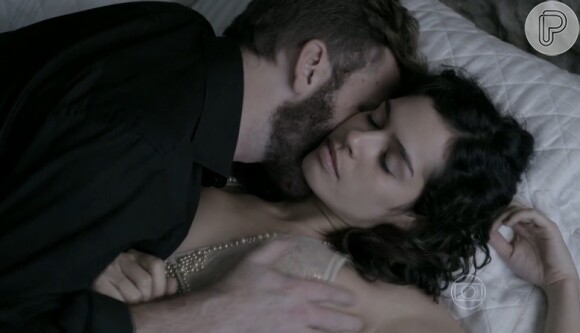 Camila (Maria Flor) e Kiko (Pablo Sanabio) são amantes em 'O Rebu'