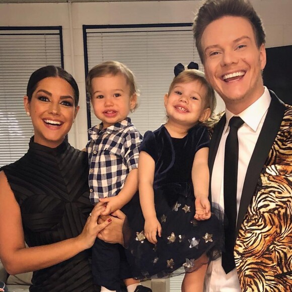 Thais Fersoza e os filhos, Melinda e Teodoro, também acompanharam Teló na final do 'The Voice Brasil'