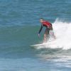 Paulinho Vilhena curtiu a folga das gravações da novela 'Império' praticando o esporte que mais gosta: o surfe