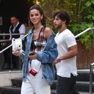 Bruna Marquezine foi fotografada na companhia do carioca Heron Leal