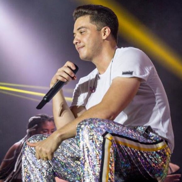 Wesley Safadão escolheu uma calça da Gucci para show no Ceará no último fim de semana