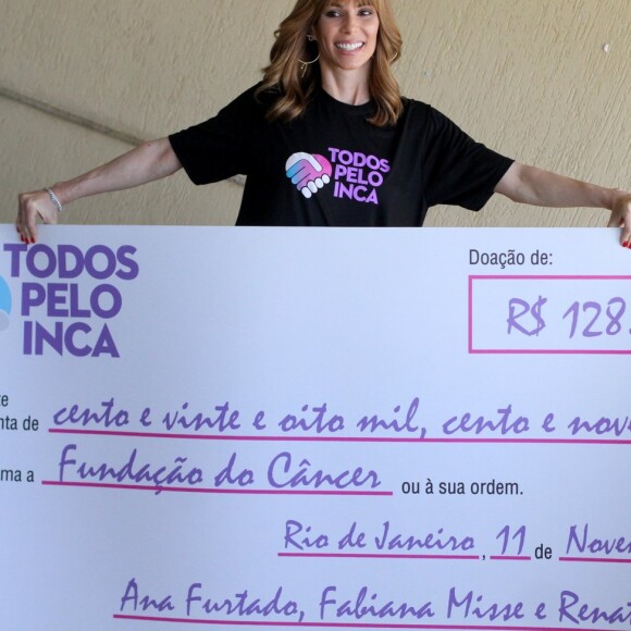Ana Furtado doou cheque ao hospital do INCA nesta terça-feira, 11 de dezembro de 2018