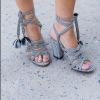As sandálias de amarrações deixam os pés fresquinhos no verão de forma estilosa