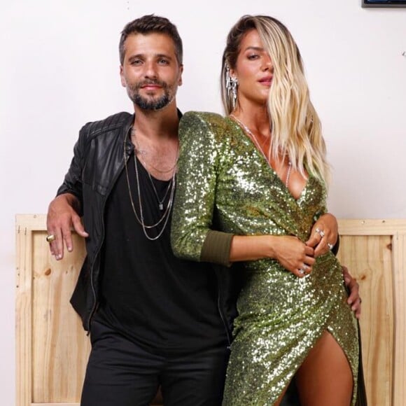 Em campanha, Gagliasso diz que gostaria de voltar ao dia de seu casamento com Giovanna Ewbank: 'A gente curtiu muito. E sem estar juntos. Você estava a maior gata!'