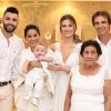 Andressa Suita e Gusttavo Lima receberam a família no batizado do filho caçula