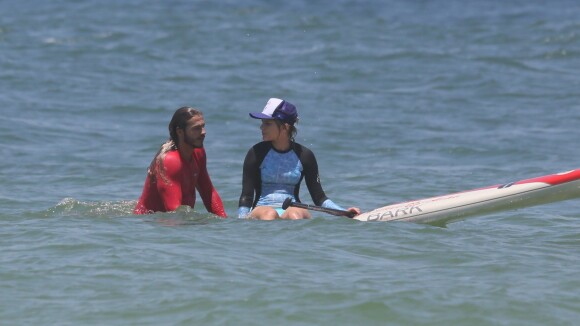 Radicais! Isabella Santoni e namorado fazem travessia de stand up paddle. Fotos!