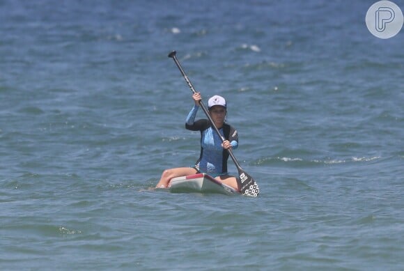 Isabella Santoni adora praticar exercícios ao ar livre e no mar, como o stand-up paddle