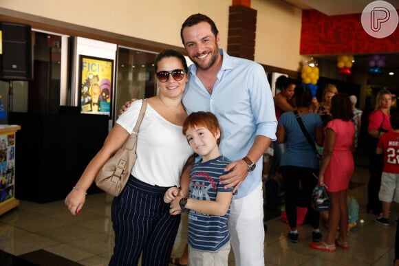 Rodrigo Limbardi leva o filho, Rafael, e a mulher, Betty Baumgarten, para a abertura do Festival Internacional de Cinema Infantil, no Rio de Janeiro