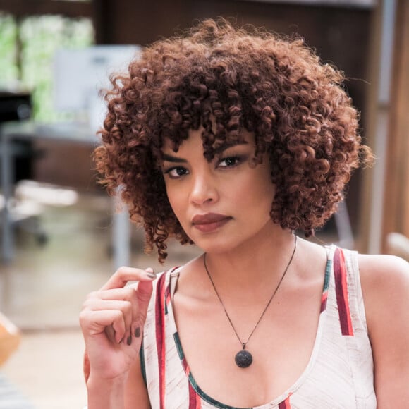 Vanda (Lucy Ramos) dá tapa em Mariacarla (Regiane Alves) ao ser vítima de racismo nos próximos capítulos da novela 'O Tempo Não Para'