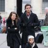 Kourtney Kardashian , Scott Disick e Mason passeiam em Paris