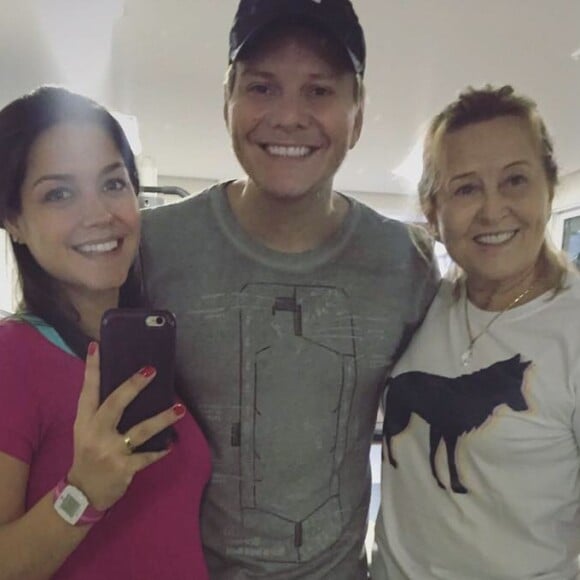 Thais Fersoza conta ter boa relação com a mãe de Michel Teló em vídeo nesta sexta-feira, dia 21 de dezembro de 2018
