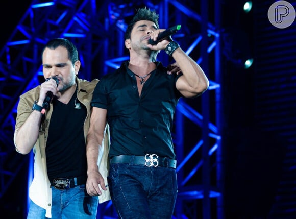 Zezé Di Camargo e Luciano cantam seus grandes sucessos em show