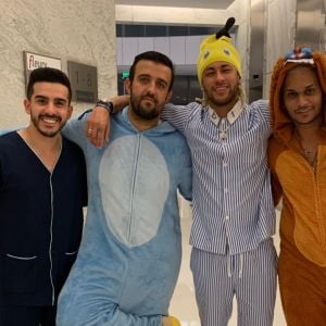 Neymar, fantasiado de Banana de Pijama, dança funk em festa de Medina na noite de sábado, dia 2 de dezembro de 2018