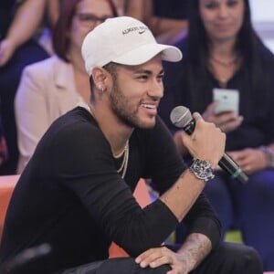 Neymar usou uma fantasia idêntica à do aniversariante e se declarou ao amigo em rede social