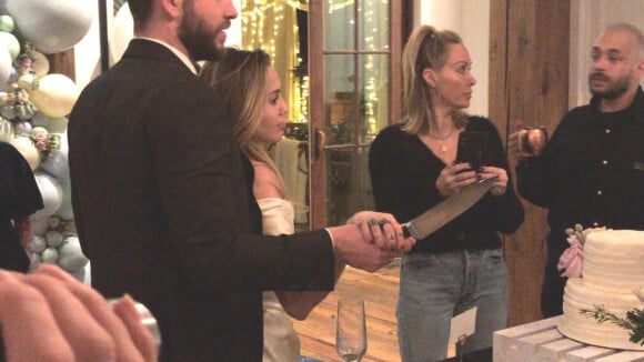 Miley Cyrus e Liam Hemsworth reúnem família e amigos em casamento íntimo