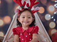 Que amor! Juliana Alves mostra fotos da filha em ensaio de Natal: 'Carinhas'