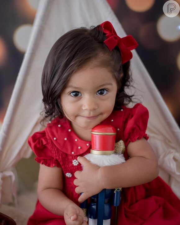 Juliana Alves compartilhou fotos do ensaio fotográfico de Natal da filha