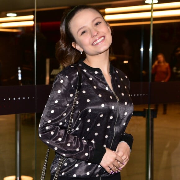 Larissa Manoela 'atacou' de dj e ainda cantou com a sertaneja Simone em sua festa de 18 anos