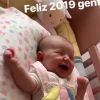 Sabrina Sato compartilhou vídeo da filha, Zoe, de 1 mês, para desejar felicidades aos seguidores no Ano Novo: 'Feliz 2019, gente!'
